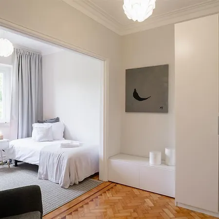 Pedrouços 37 Apartamento *